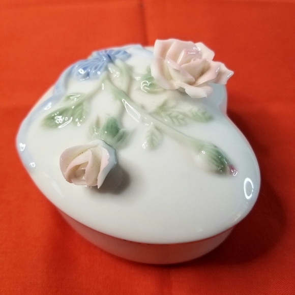Heritage House Heart 3D Floral Fine Porcelain Music Box Trinket - Picture 3 of 12